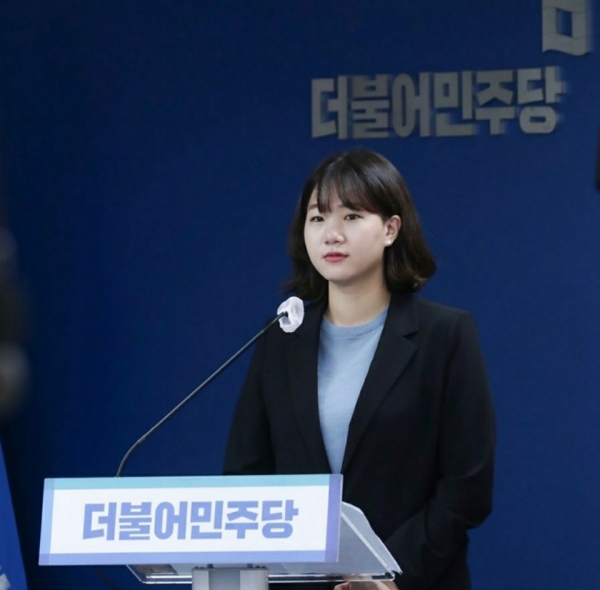 이낙연 더불어민주당 대표가 31일 지명직 최고위원으로 24세 박성민 전 청년대변인을 뽑아 화제다/사진=박성민 SNS