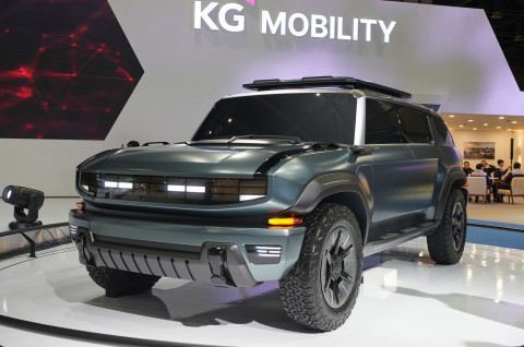 KG 모빌리티가 2023 서울모빌리티쇼의 프레스데이 행사에서 공개한 중형급 전기 SUV ‘토레스 EVX’