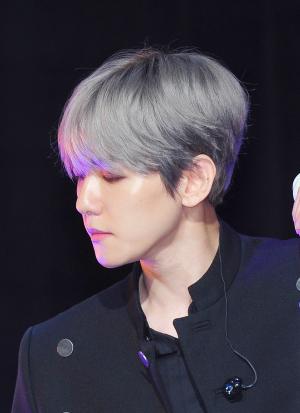 [백현 시티 라이츠 쇼케이스] 믿고 듣는 초특급 '신'인가수 등장