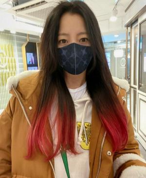 Hee-sun Kim, beauty + youthful power that digests idol two-tone hair even at the age of 44