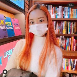 我爱（I Love）的前成员米娜（Mina）说：“我以为世界是一个乞g，所以我走上了桥，完成了一切”