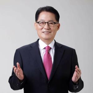 박지원 국가정보원장, 허위사실-명예훼손 43명 고소 "일부는 벌금형..진행 중"