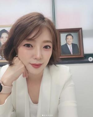 &apos;MBC는 대통령 전용기 탑승 불허&apos;에 전 MBC 아나 배현진 "부자 회사. 민항기표 잘 지원할 것"