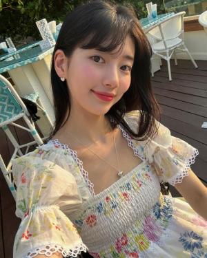수지, 변함없는 청순미…&apos;태국 요정 등극&apos;
