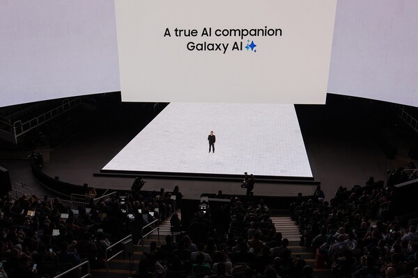 사진=22일(현지시간) 미국 새너제이에 위치한 'SAP센터'에서 개최된 상반기 '갤럭시 언팩 2025'에서 삼성전자 MX사업부장 노태문 사장이 기조 연설을 하고 있는 모습(삼성전자 제공)