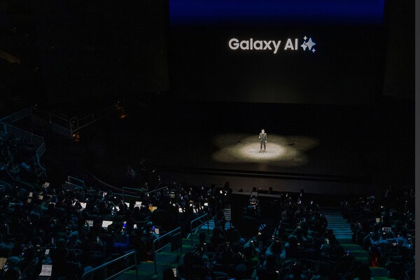 사진=22일(현지시간) 미국 새너제이에 위치한 'SAP센터'에서 개최된 상반기 '갤럭시 언팩 2025'에서 삼성전자 MX사업부장 노태문 사장이 기조 연설을 하고 있는 모습(삼성전자 제공)