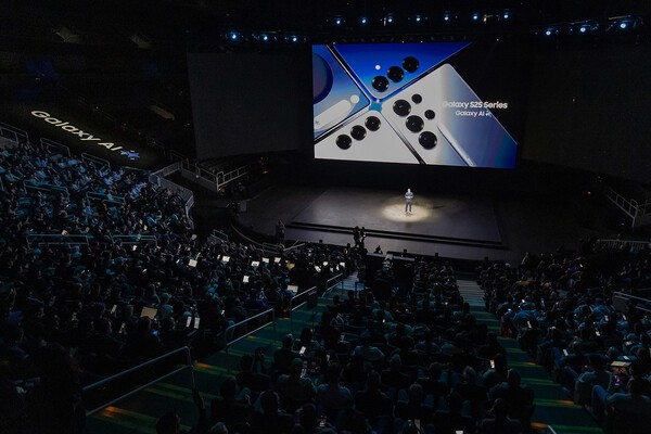 사진=22일(현지시간) 미국 새너제이에 위치한 'SAP센터'에서 개최된 상반기 '갤럭시 언팩 2025'에서 '갤럭시 S25 시리즈' 제품 소개(삼성전자 제공)