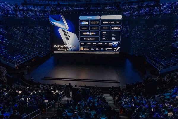 사진=22일(현지시간) 미국 새너제이에 위치한 'SAP센터'에서 개최된 상반기 '갤럭시 언팩 2025'에서 '갤럭시 S25 시리즈' 제품 소개(삼성전자 제공)