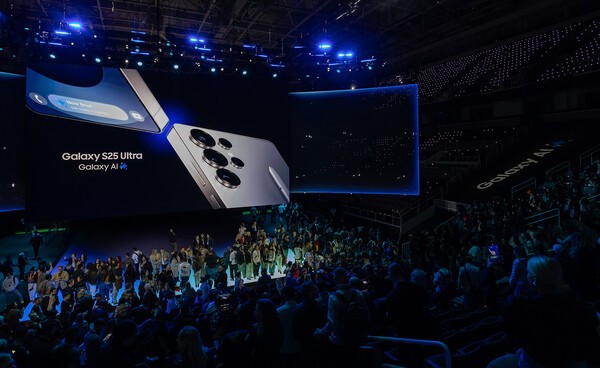 사진=22일(현지시간) 미국 새너제이에 위치한 'SAP센터'에서 개최된 상반기 '갤럭시 언팩 2025' 제품 체험존으로 입장하는 관람객들(삼성전자 제공)