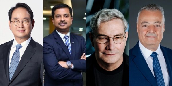 왼쪽부터 스캇 박 두산밥캣 부회장, 스와럽 모한티 미래에셋그룹 부회장, 루크 동커볼케 현대차 사장, 라피 발타 한화시스템 대표이사 내정자 .