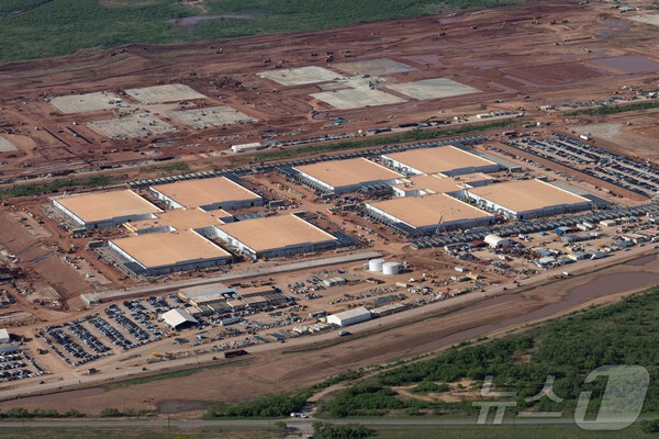 오픈AI, 소프트뱅크, 오러클이 협력하는 AI 인프라 사업 ‘스타게이트 프로젝트’ 건설 현장.사진은 지난 4월 23일(현지시간) 미국 텍사스주 애빌린에서 촬영된 항공 사진./뉴스1