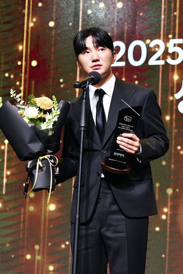 옥태훈이 상금 랭킹 1위를 받고 소감을 말하고 있다. /사진=홍준성