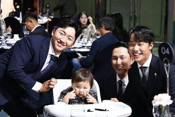 김홍택 딸 설현이의 귀여움에 푹 빠진 김백준과 송민혁 /사진=홍준성