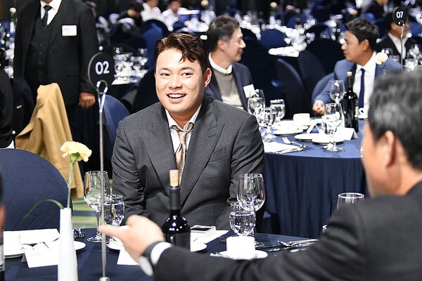 해외특별상을 받은 '불곰' 이승택이 환하게 웃고 있다. /사진=홍준성