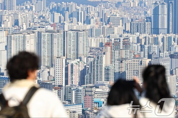 서울 남산에서 바라본 아파트 단지 모습./뉴스1 
