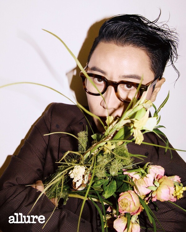 음악가 정재형, 강렬한 존재감의 '느좋' 화보 공개 - 뉴스 썸네일 이미지