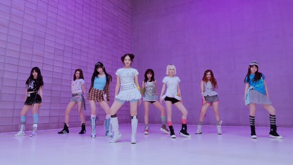 UNIS debut '하늘땅 별땅' stage on M Countdown, kicking off broadcast promotions