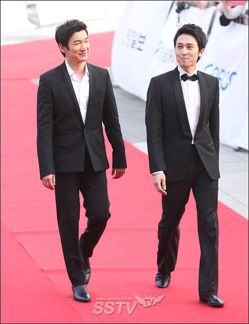 [SS포토] '더 뮤지컬 어워즈' 조승우-강필석, '등장부터 멋지네~'